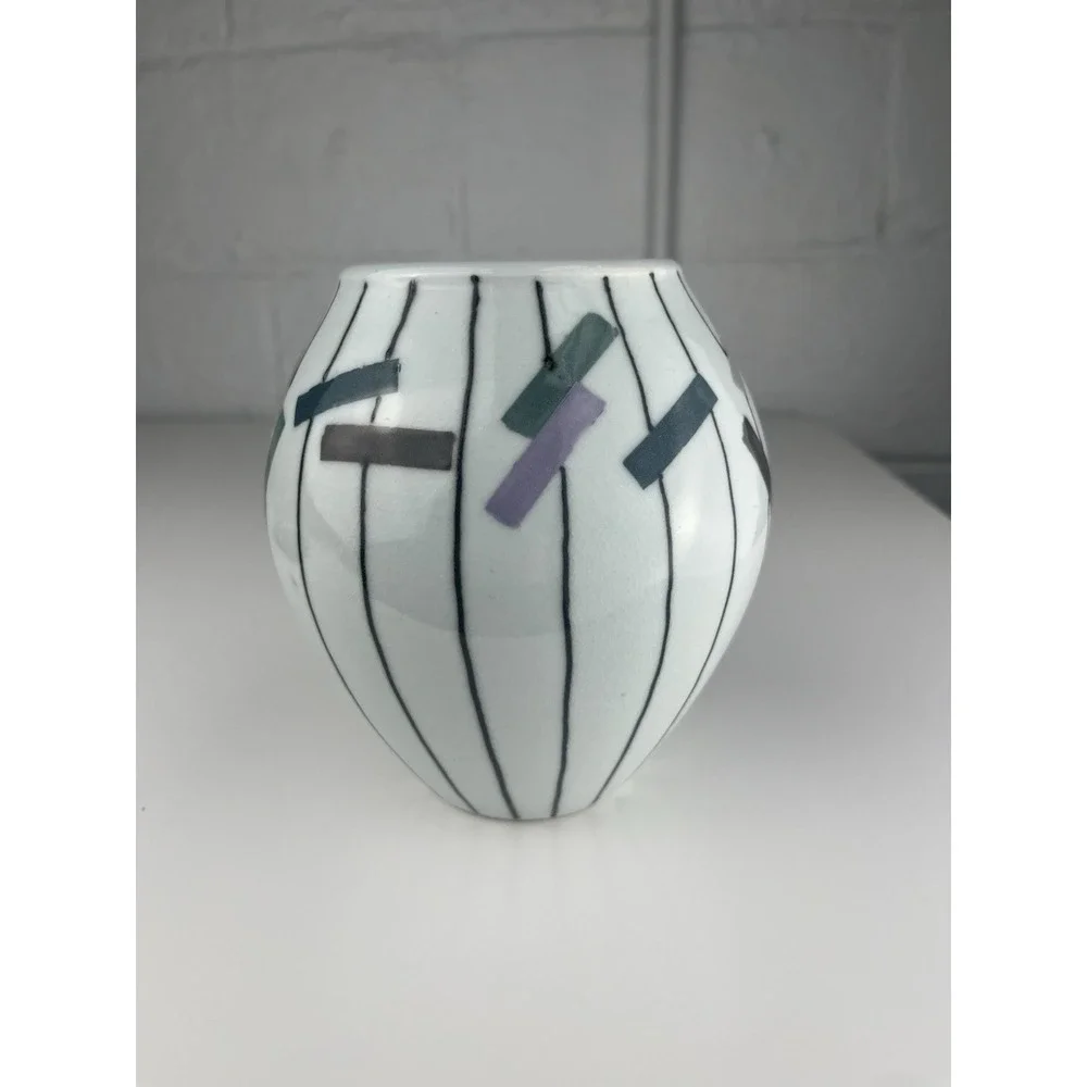 Karen Patinkin Studio Pottery Vase Memphis Style Graphic White Black Lines 6